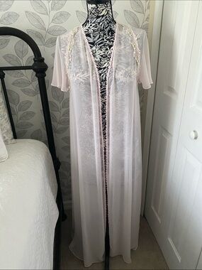 Flora Nikrooz Anthropologie Pale Pink Sheer Floral Trim Sheer Long Robe size S